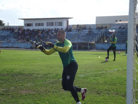 Deola tem lesão constatada e pode ficar até nove meses sem jogar