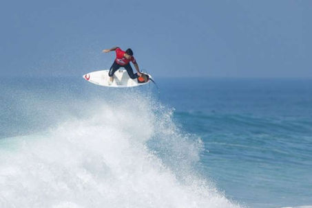 No minuto final, Gabriel Medina é campeão em Portugal