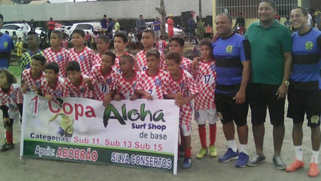 Escolinha Trancoso foi o grande destaque na 1ª Copa Aloha Surf