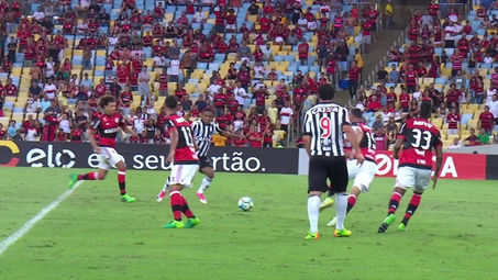 Atletas protestam contra reformas trabalhistas na estreia do Brasileirão