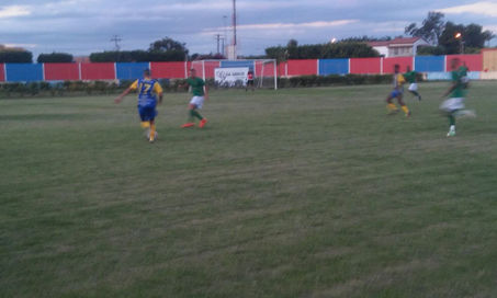 Em jogo duro, Miravaca vence Varginha na estreia do Municipal