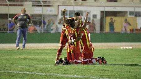 Jogador com passagem pelo futebol de Santo Estevão marca e time assume liderança do Baianão 2018