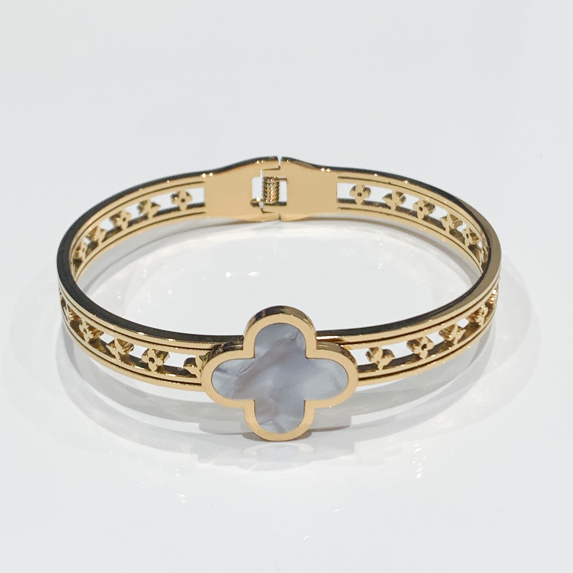 The Main Jazz Clover Bangle, Gold MOP