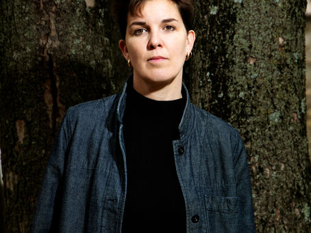 Céline Bagault : “Je voulais raconter ce qui était arrivé au corps de mon père, comment il avait alimenté les animaux des sous-bois" (Ici commence mon père)
