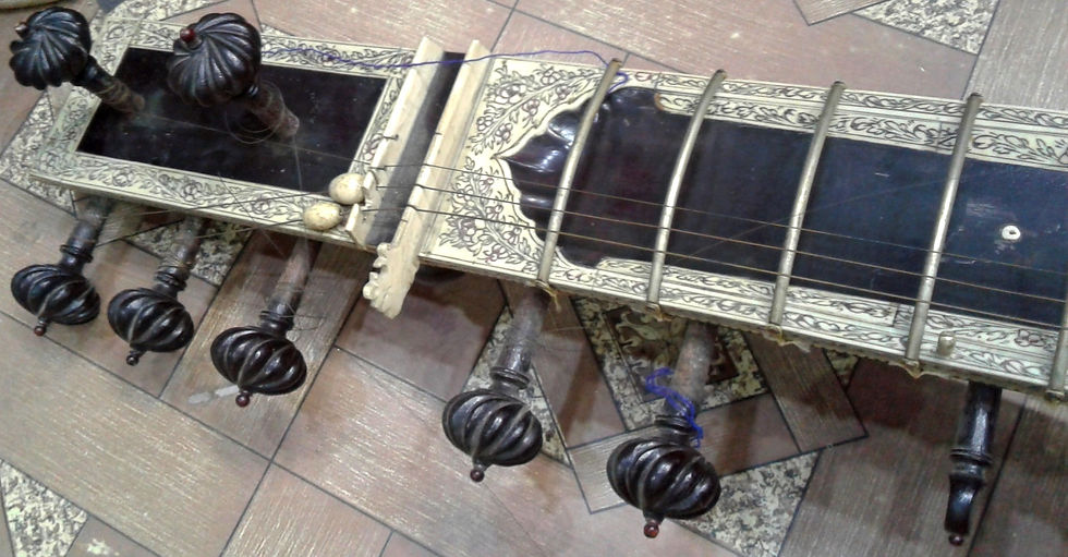 Thumbnail: Early-1970s Anonyme Black Beauty with Garland Penwork Striker