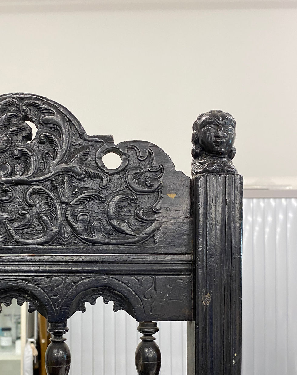 Images of chair at Wereld Museum depot in Leiden