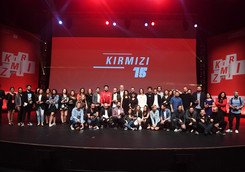 Kırmızı'da 15.Yıl Değişimi