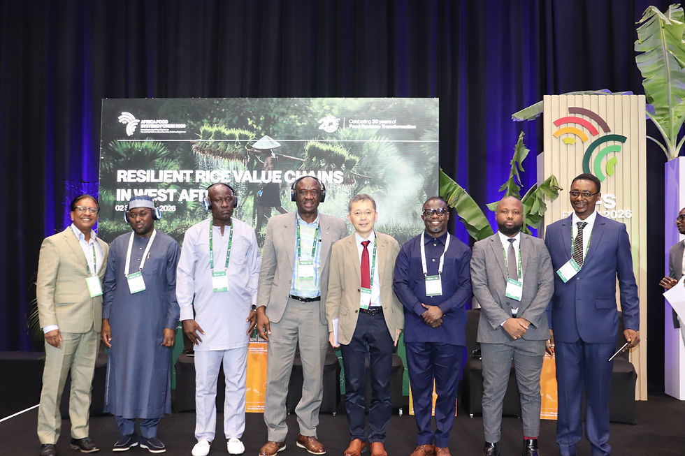 Photo de groupe du panel lors de l’événement parallèle du Programme REWARD pendant l’AFSF 2026. (Crédit : AfricaRice)