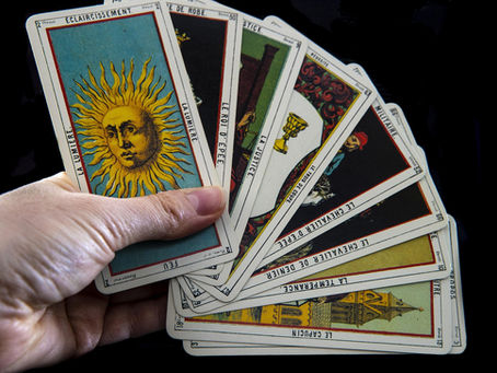 Tarot et Développement Personnel : 5 Tirages Puissants pour Prendre de Vraies Décisions dans Votre Vie Amoureuse, Professionnelle et Spirituelle - Experts Voyance