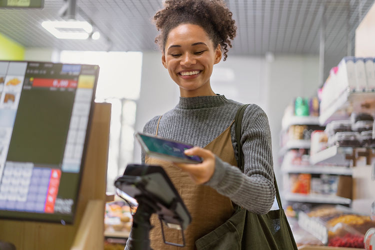 beautiful-young-woman-shopping-food.jpg