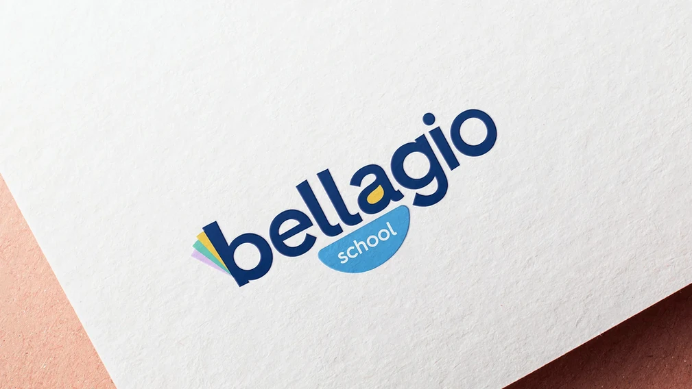 Logomarca Bellagio School. Escola bilíngue - Berçário ao Ensino Médio.