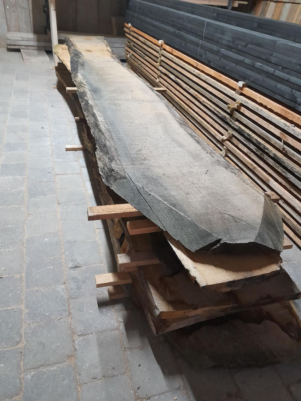 Fabrication d'une table en chêne massif sur mesure