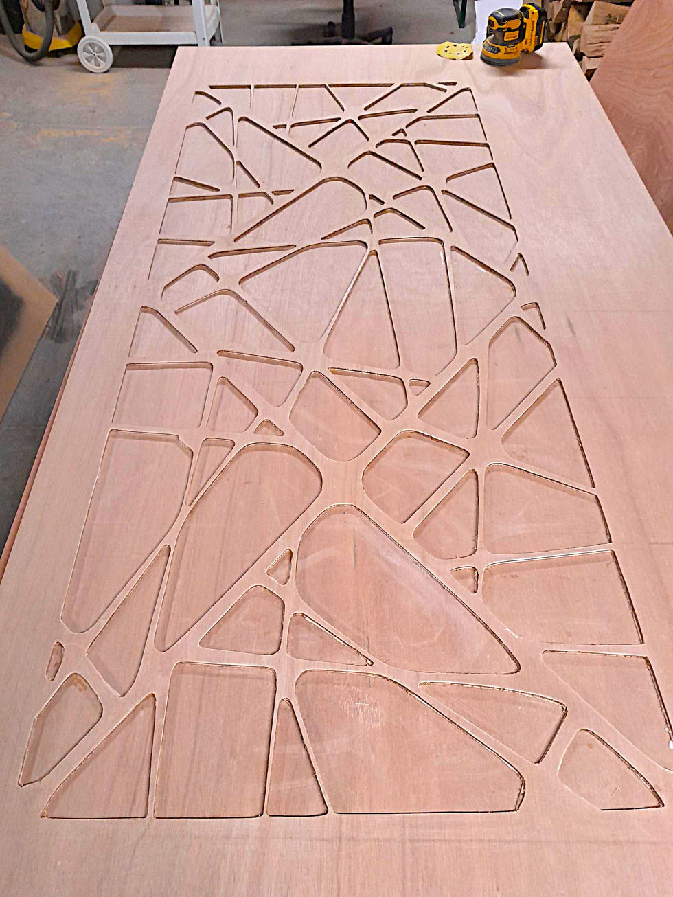 création porte avec machine CNC et résine epoxy