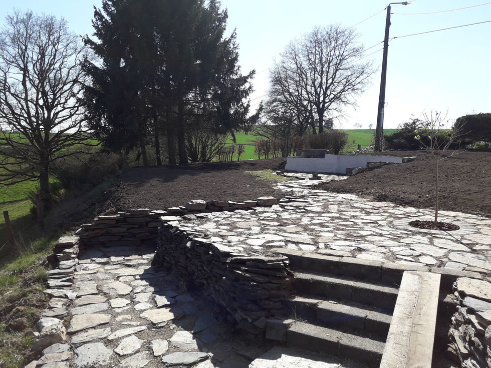 Aménagement extérieur, allée en pierre, jardin