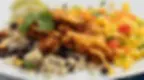 Куриный тако-боул с кинзой, рисом, черной фасолью и кукурузной сальсой