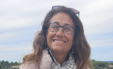 Myriam Nieto accompagne les femmes en transition à se reconnecter à elles-mêmes par la lecture de leur habitat. Feng shui émotionnel & décoration thérapeutique. Vaucluse & visio.