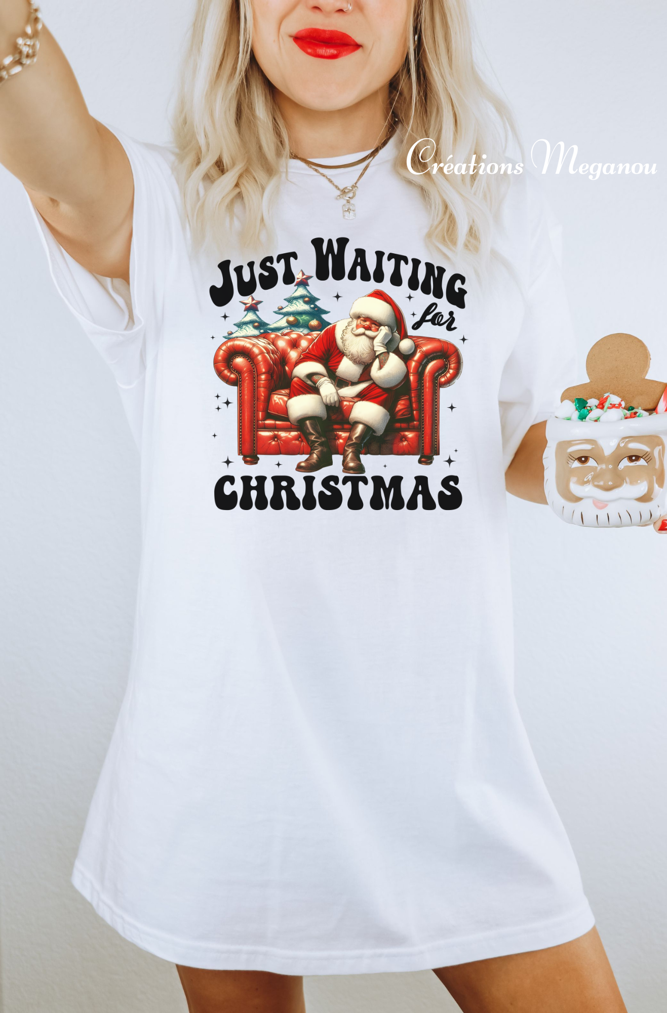 Just waiting on the sofa - Santa (t-shirt)