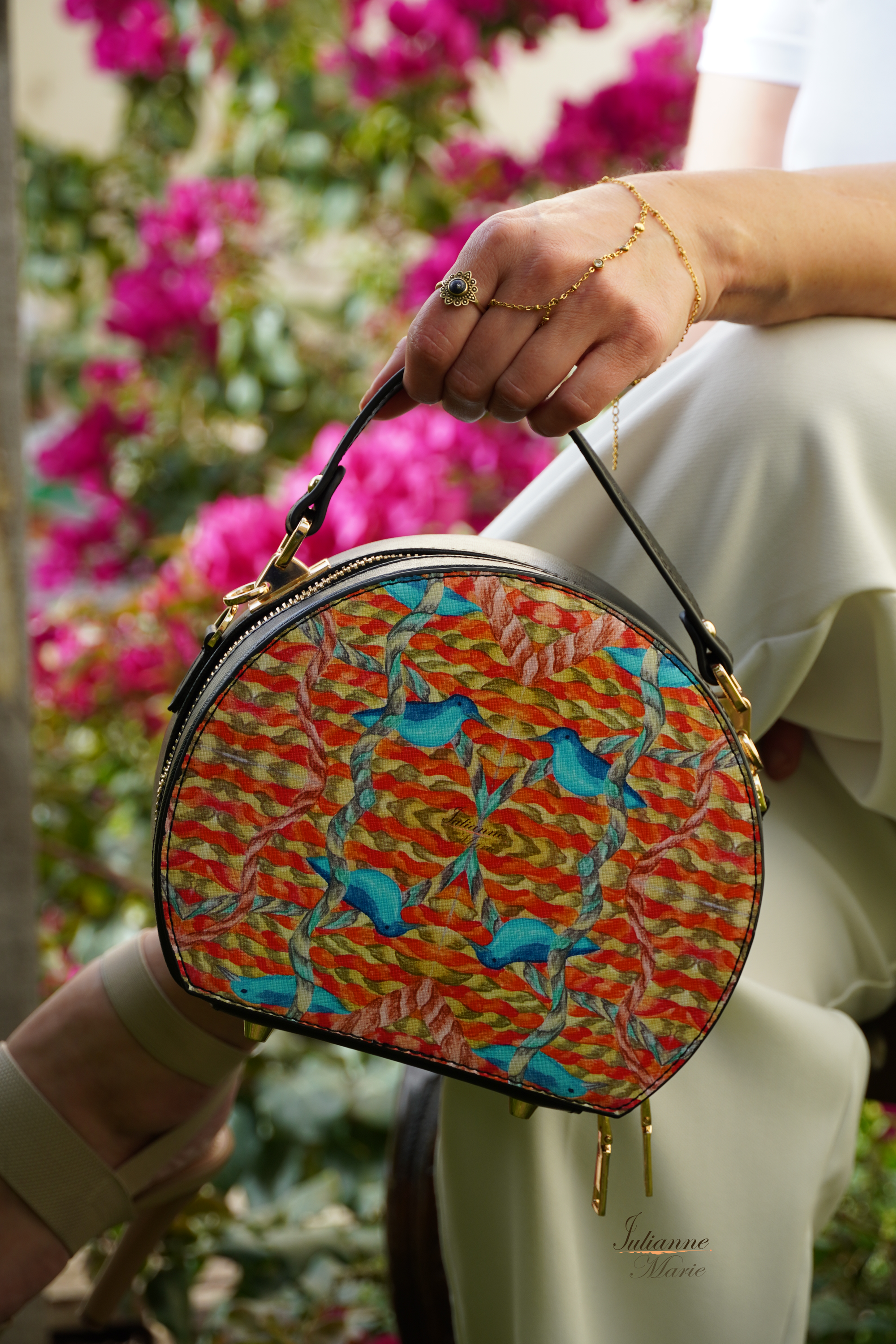 Blue Rock Thrush Fantasy - the round shape leather bag