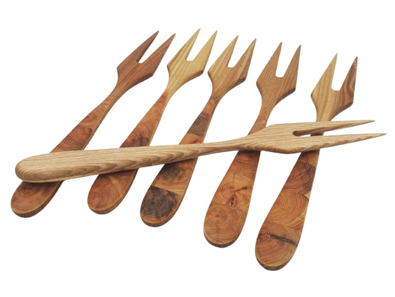 Puinen grillihaarukka