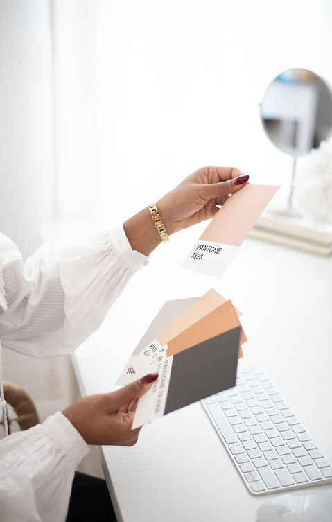 colorjoy-stock-businesswoman-17-scaled.jpeg
