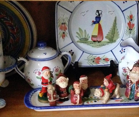 tray of mini santa figures.jpeg