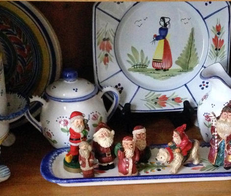 tray of mini santa figures.jpeg