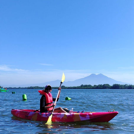 Kayak à la Isla colorada lors d'une aventure au Salvador
