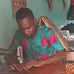 Koffi; homme; talent; togolais; togolese; togo; couturier; tailleur;pagne; pagne apple