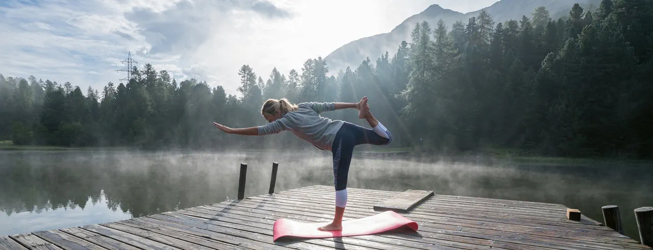 swica-active4life-frau-yoga-2560x980-3.webp