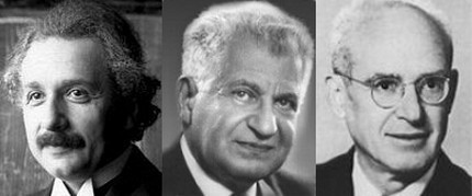 Três retratos separados, todos em preto e branco: Na primeira foto, Albert Einstein homem branco com bigode; Na segunda, Boris Podolsky, homem branco de nariz arredondado e cabelos brancos; Na terceira, Nathan Rosen, Homem branco, calvo e um óculos de hastes finas.