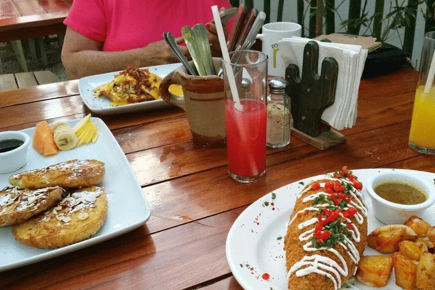 mango cafe isla mujeres