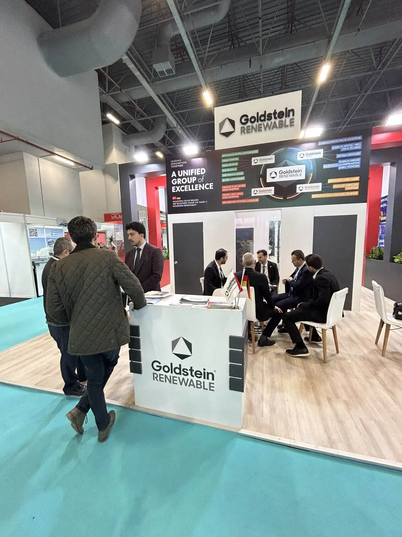 Solarex 2025'in son gününde Goldstein Renewable standında gerçekleşen görüşmeler ve enerji dönüşümü üzerine sohbetle