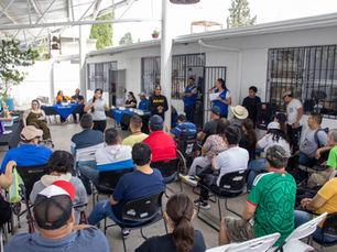 Instruyen a personas con discapacidad, en habilidades de venta y emprendimiento