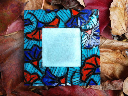 La plaque de maison en mosaïque Mouette waxée nettoyée en attente du collage de la mouette en mosaïque