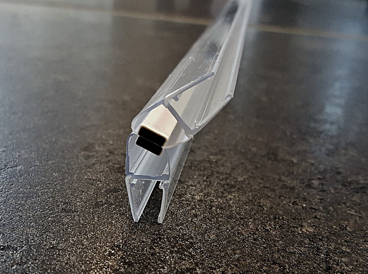 Tür-Magnetdichtung 135° (1 Paar) einer Fünfeckdusche, Art.Nr. 6052/6062