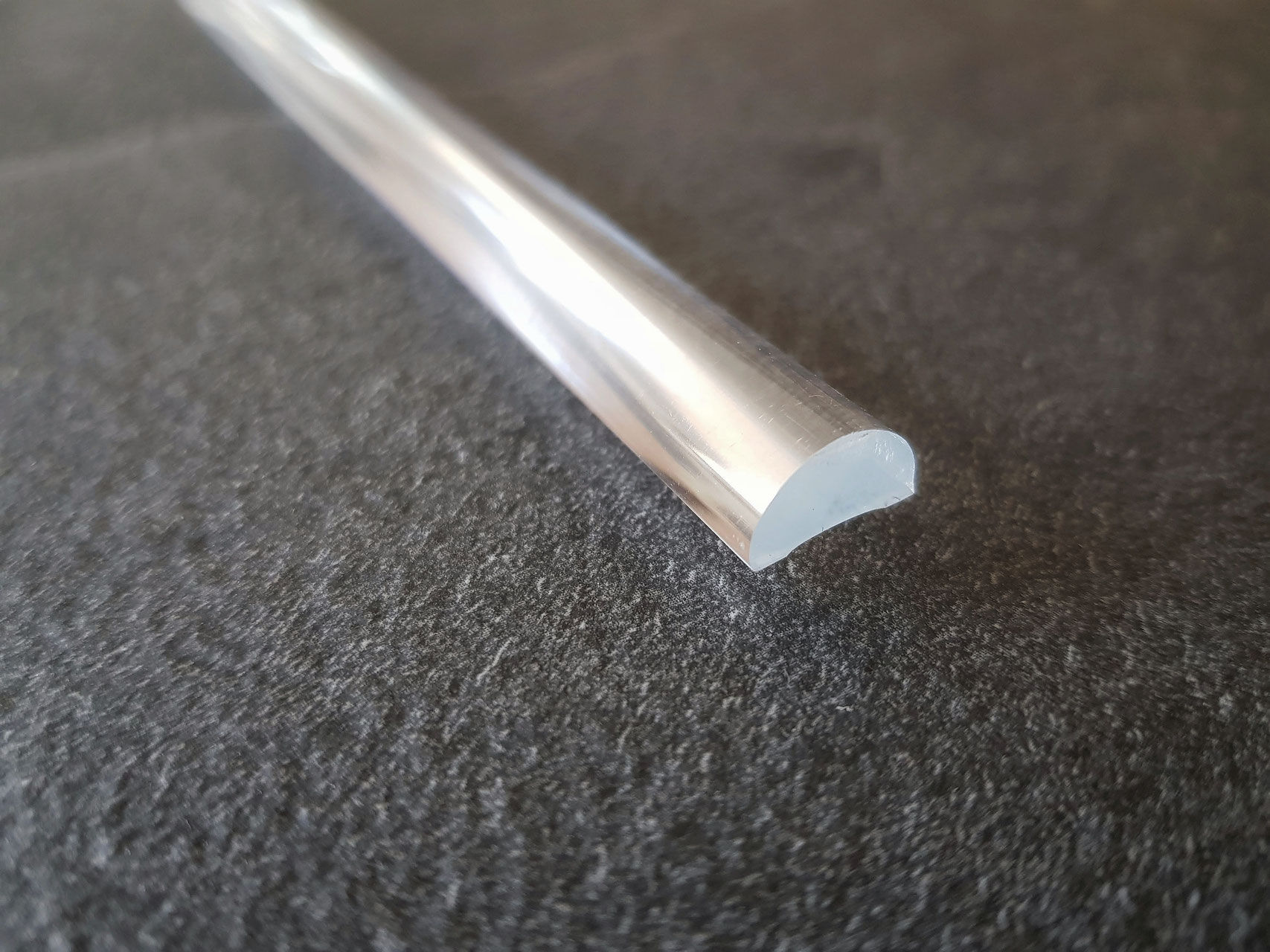 Plexi-Halbrundstab als Schwallprofil, Art. Nr. 8001/10