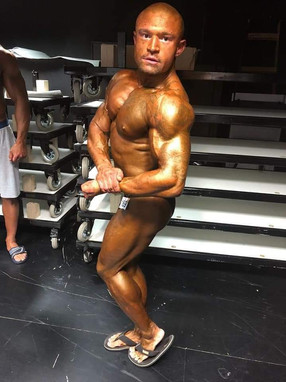 side_chest_backstage_philipp.jpeg