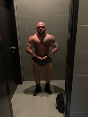 front_gym_lion_lat_philipp.jpeg