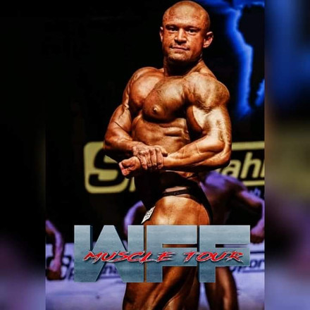 philipp_schmidt_side_chest_gym_lion_bodybuilding.jpeg