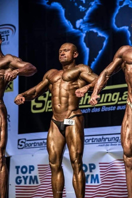 philipp_stage_side_line_up.jpeg