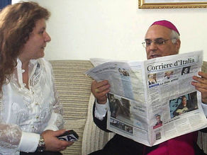 L’Arcivescovo Mons. Vincenzo Bertolone accolto dalla comunitá Squillacese A riceverlo é il Sindaco