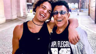 Edoardo Bennato ospite di Leo Gassmann sul palco del Festival