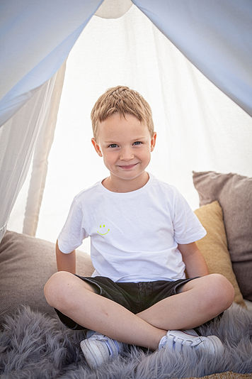 Lachender Junge, Kindergarten, Kita, Kindergartenfotografie, Neuwied, Linz am Rhein, Koblenz, Montabaur, Spaß, ehrliches Lachen