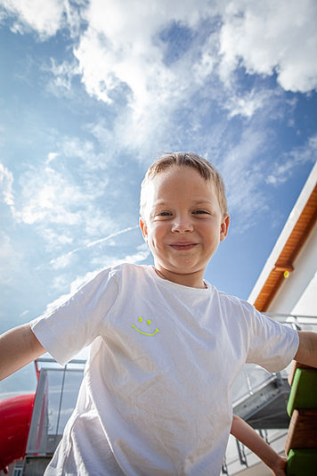 Lachender Junge, Kindergarten, Kita, Kindergartenfotografie, Neuwied, Linz am Rhein, Koblenz, Montabaur, Spaß, ehrliches Lachen