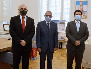 ENCUENTRO DEL EMBAJADOR DE ARMENIA EN LA ARGENTINA HOVHANNES VIRABYAN CON EL INTENDENTE DEL MUNICIPI