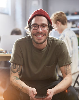 Sourire jeune homme