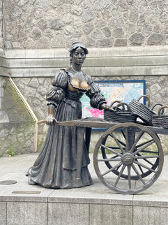 Molly Malone Statue Dublin Ireland