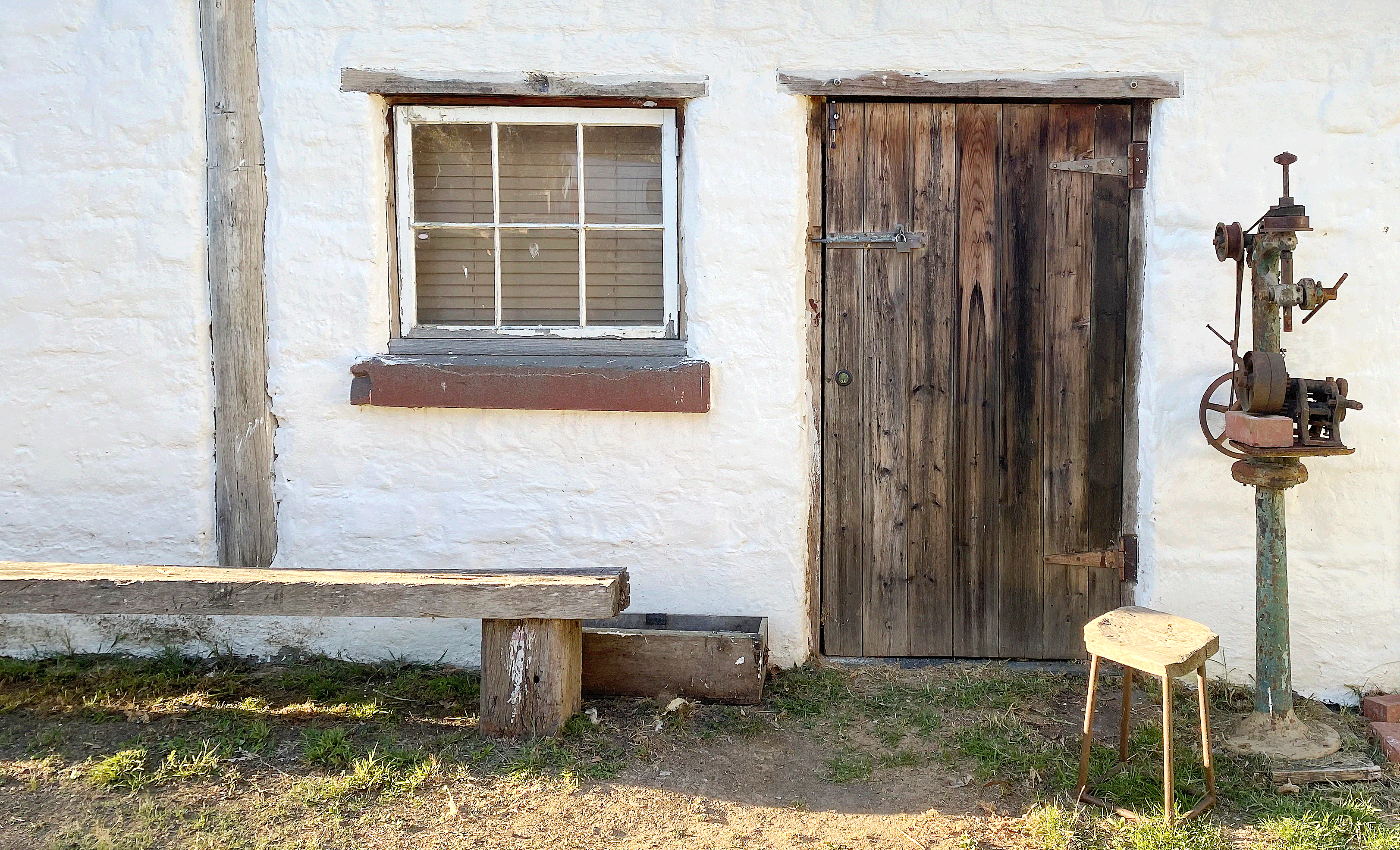 About sumikko web 02.gif