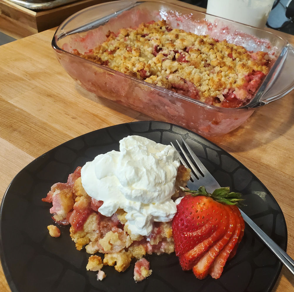Keto Strawberry Rhubarb Crisp