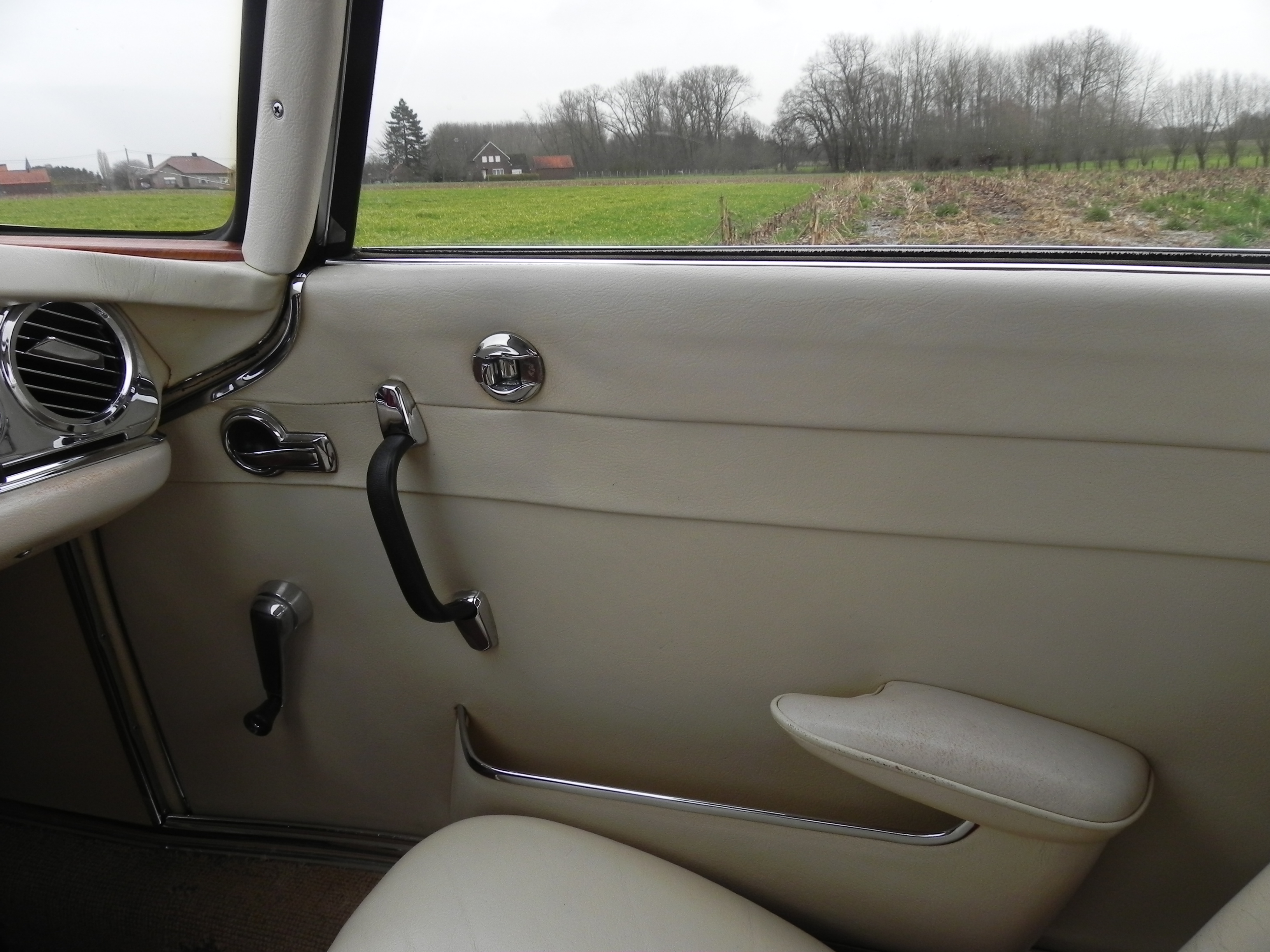 Mercedes Benz 230SL
